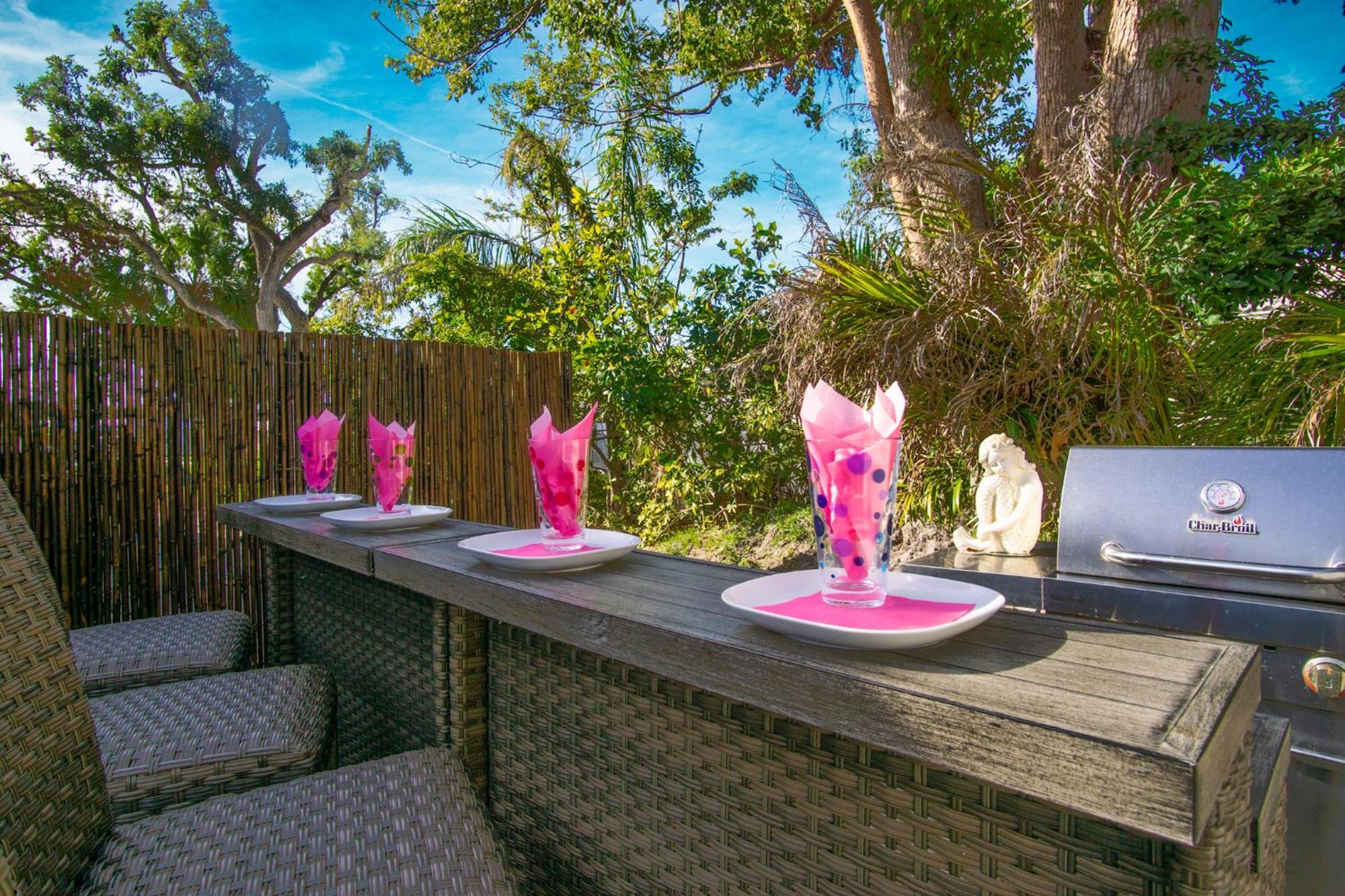 Beach Cottage With Heated Pool Just Off Siesta Key Sarasota Exterior photo